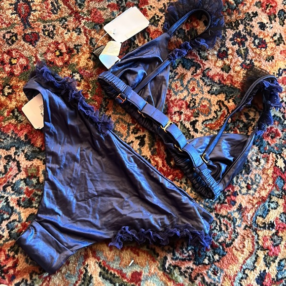 More noir baby blue ruffle bikini - Picture 8 of 8